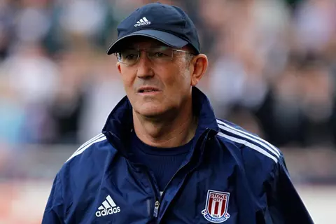 الموعد والظهور الأول.. يلا كورة يكشف سبب زيارة توني بيوليس إلى الزمالك